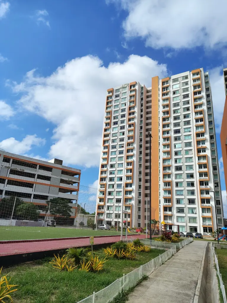 Apartamento-en-venta-Villa-campestre-parqueadero-piso-alto-lado-sombra-barranquilla-Edificio.webp