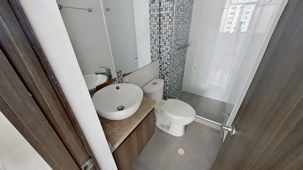Apartamento-en-venta-Villa-campestre-parqueadero-piso-alto-lado-sombra-barranquilla-baño.webp
