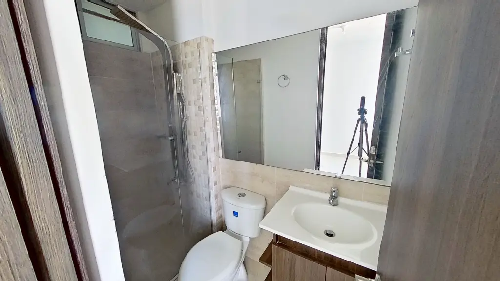 Apartamento-en-venta-Villa-campestre-parqueadero-piso-alto-lado-sombra-barranquilla-baño2.webp