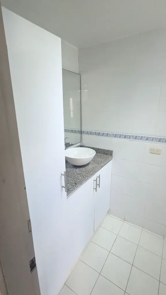 Apartamento-en-venta-altos de riomar-3-habitaciones-3-baños-160-metros-piso-2-baño-principal.webp