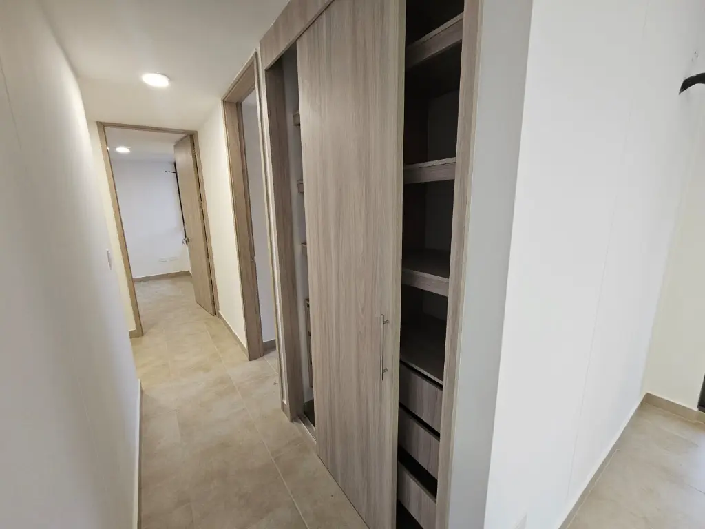 Apartamento-en-venta-puerto-colombia-Atlantico-2-habitaciones-3-baños-piso-cerca-al-mar-closet-de-lino-.webp