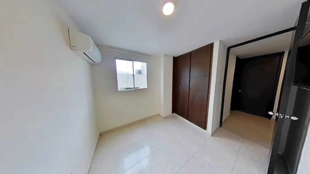 Apartamento-en-venta-3-habitaciones-3-baños-con-asensor-parqueadero-villa-santos-barranquilla-Colombia-Sala Comedor-segunda-habitacion.webp