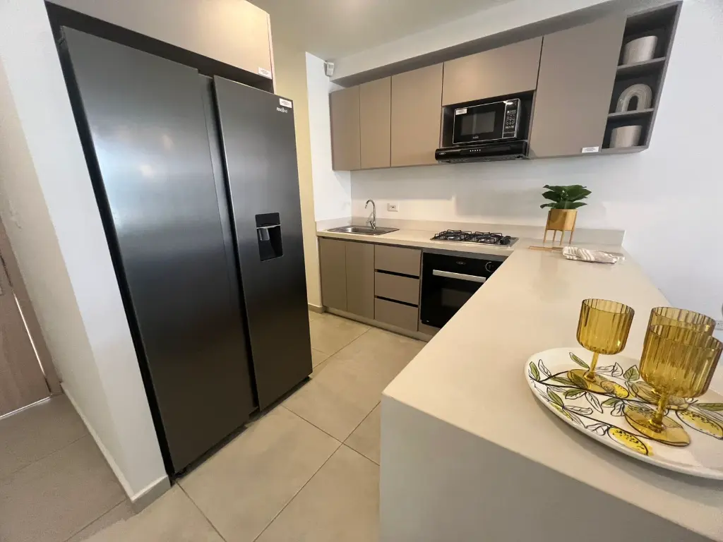 Apartamento-en-venta-oportunidad-inversion-altos-de-los-rosales-Norte-de-Barranquilla-sala-cocina3.webp