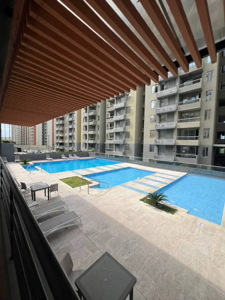 Apartamento-en-venta-alameda-del-rio-parqueadero-3-habitaciones-2-baños-zona-norte-Barranquilla-Colombia-sala-piscina2.webp