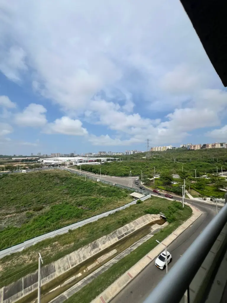 Apartamento-en-venta-alameda-del-rio-parqueadero-3-habitaciones-2-baños-zona-norte-Barranquilla-Colombia-balcon3.webp