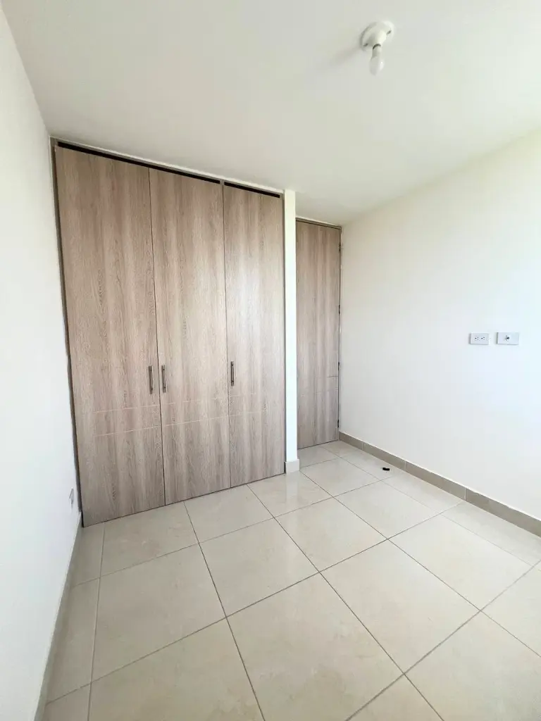 Apartamento-en-venta-alameda-del-rio-parqueadero-3-habitaciones-2-baños-zona-norte-Barranquilla-Colombia-Habitacion-auxiliar3-closet..webp
