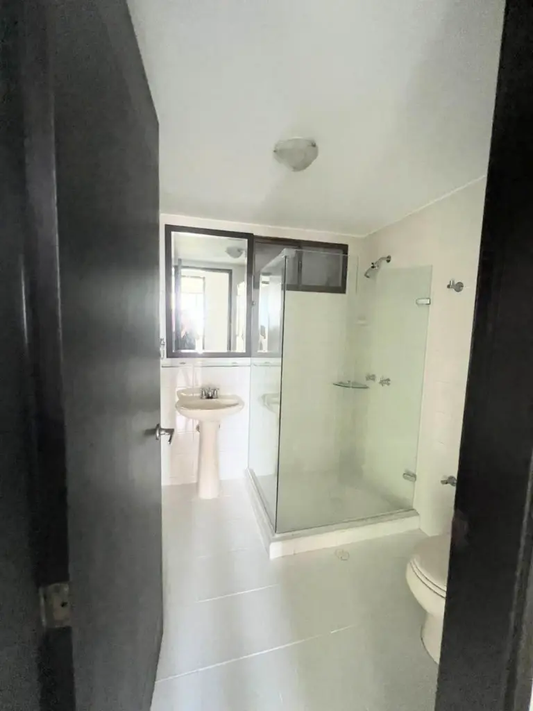 Se-vende-apartamento-golf-barranquilla-3-habitaciones-2-baños-baño2-.webp